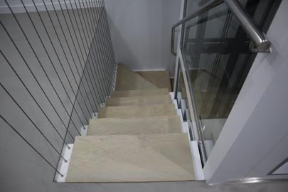 Detalle escaleras de carballo a medida